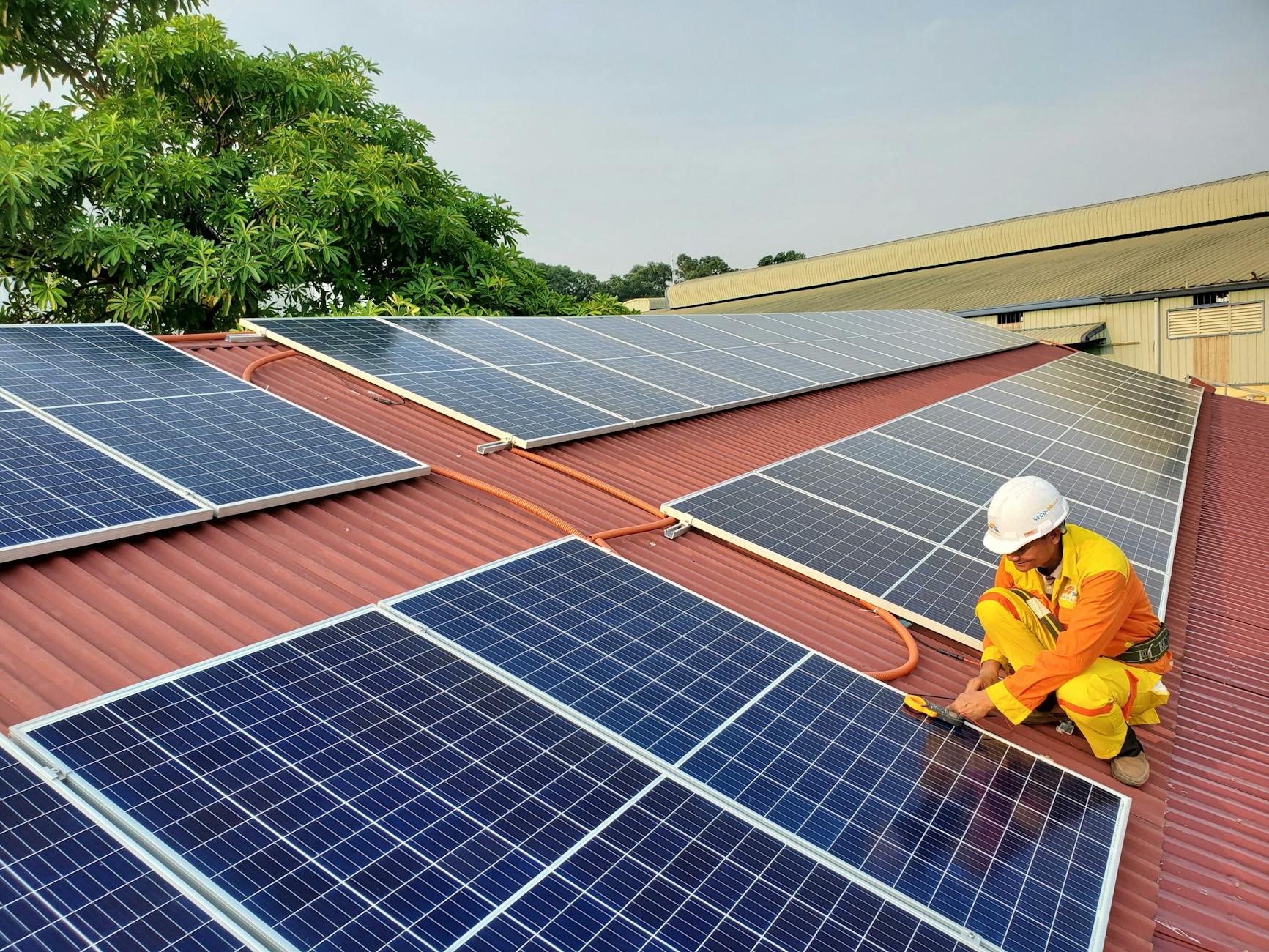 How to Maintain Your Solar Panels for Maximum Efficiency